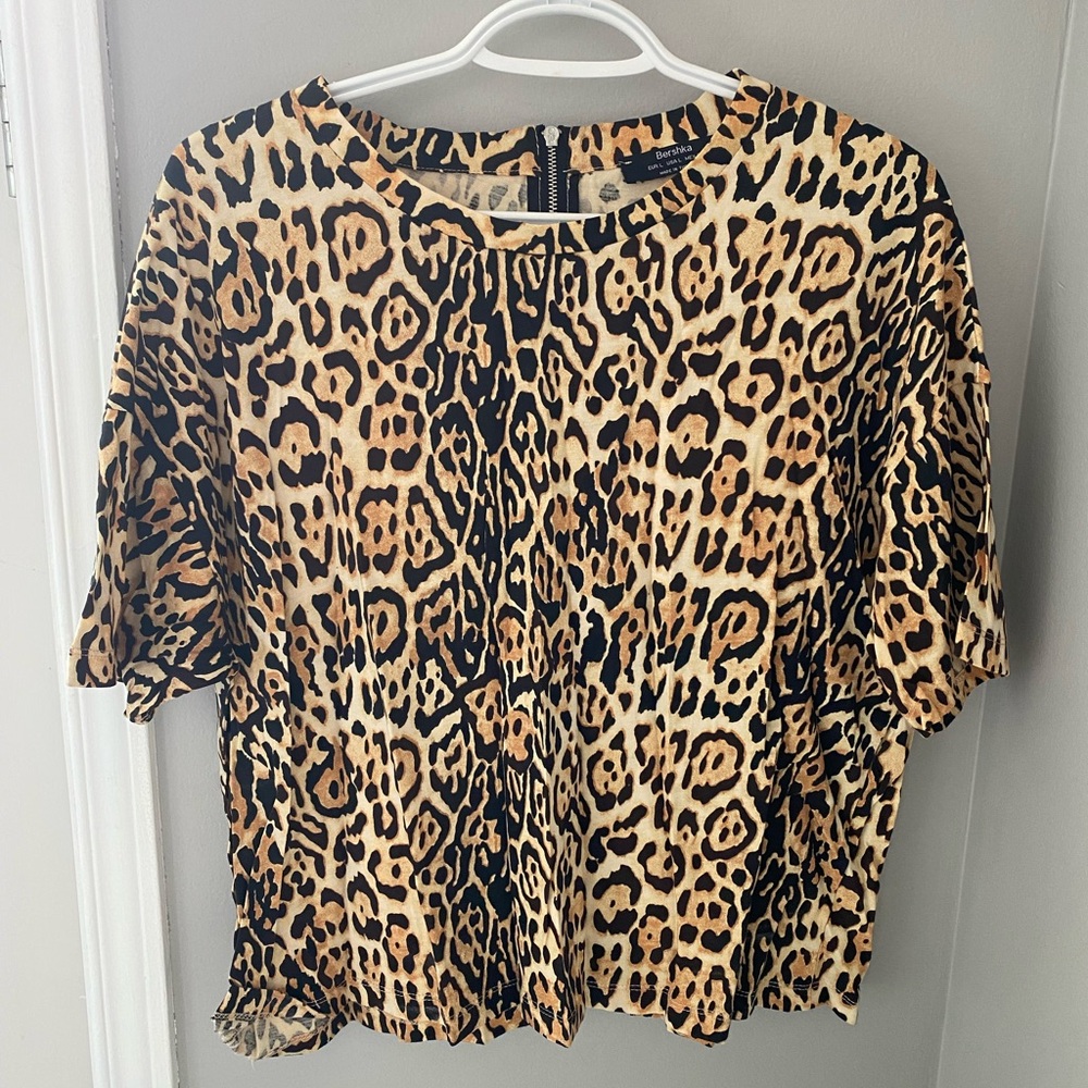 Bershka - Stunning leopard print shirt with zip on the back 🐆🤎🖤